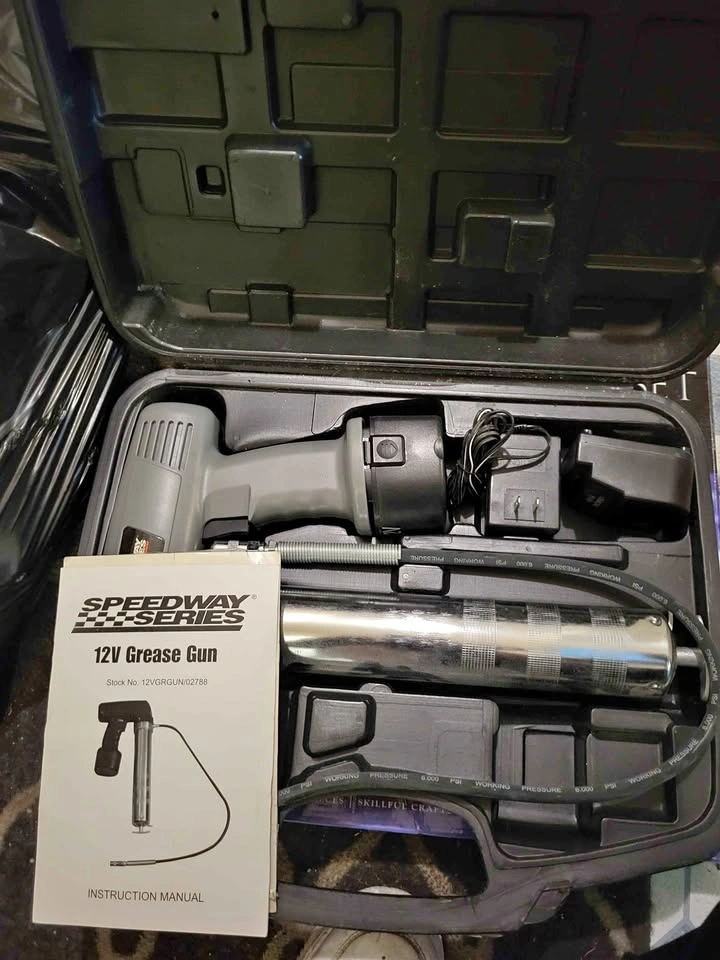 NEW Speedway Series 12V Cordless Grease Gun Kit