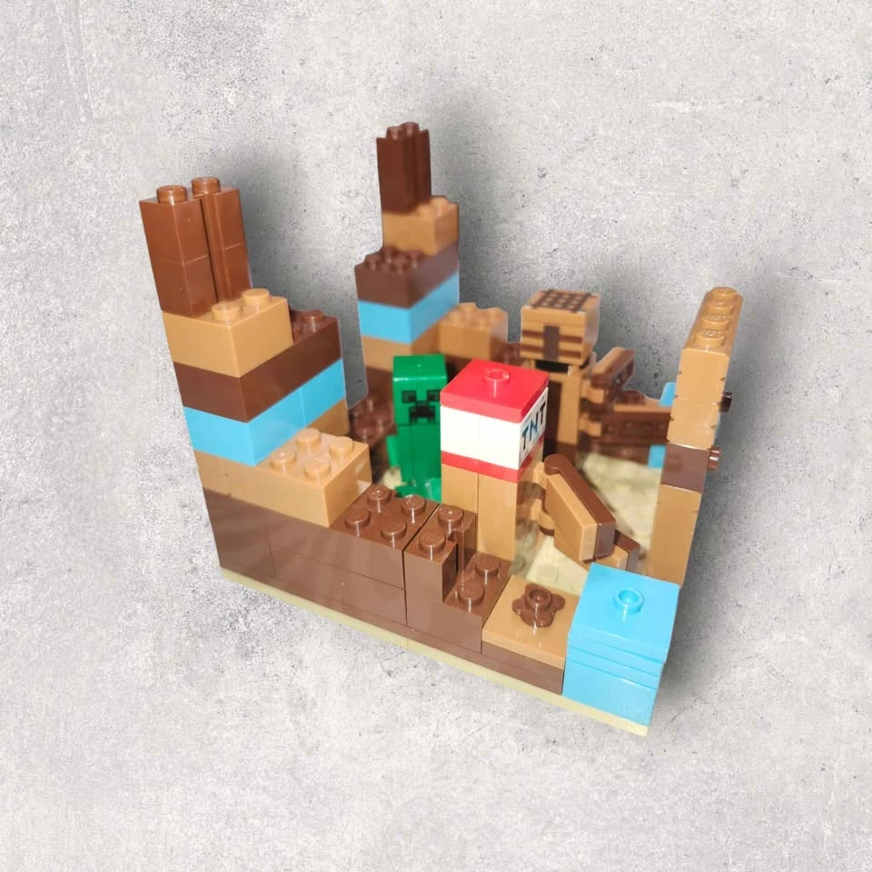 LEGO Minecraft The Riverdale House Set - photo 2