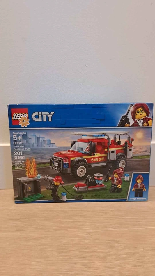 LEGO City Town Fire Chief Response Truck