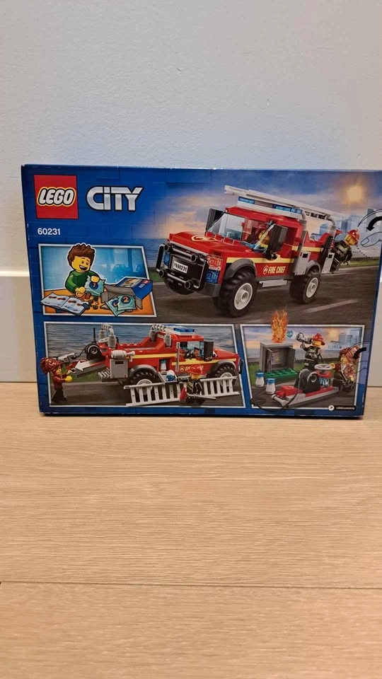 LEGO City Town Fire Chief Response Truck - photo 2