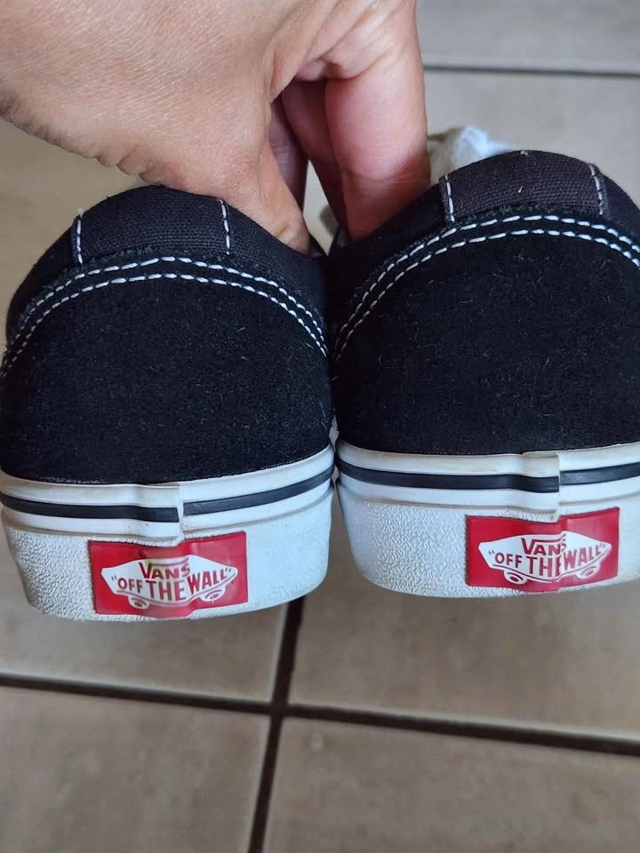 Vans women's black and white ward sneakers size 5.5 - photo 3