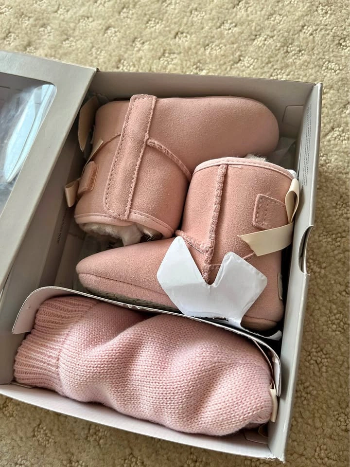 UGG Jesse Bow II and Beanie Gift Set