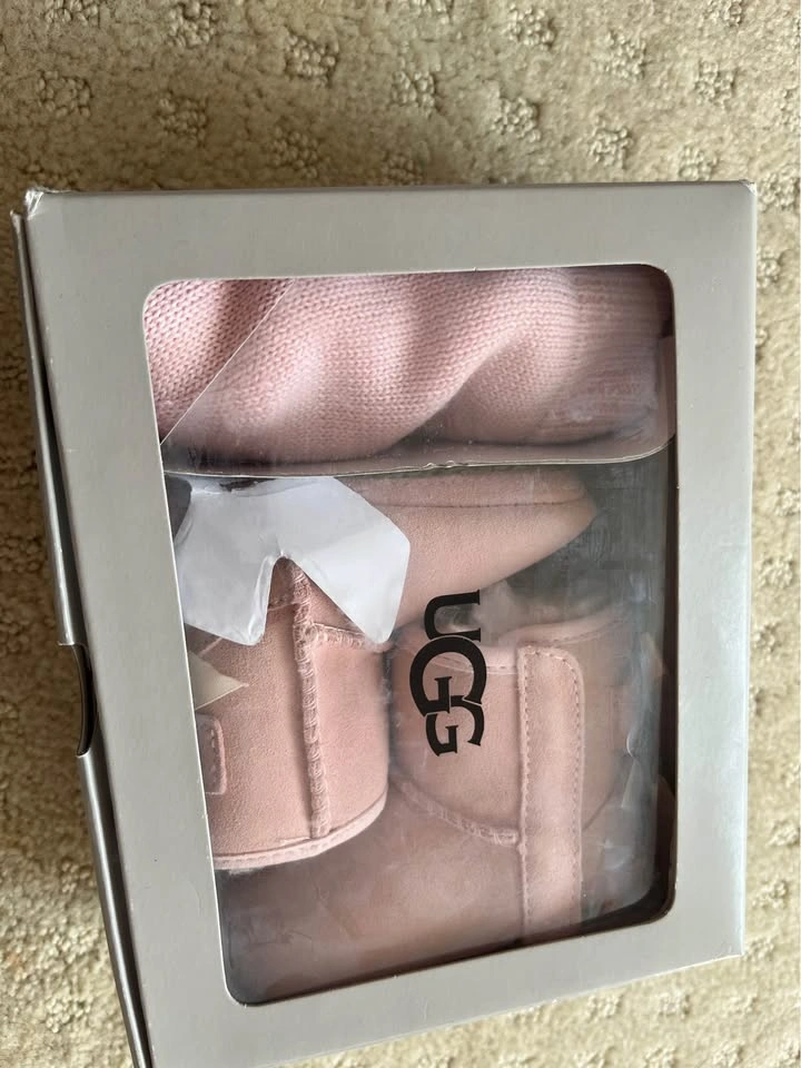 UGG Jesse Bow II and Beanie Gift Set - photo 2