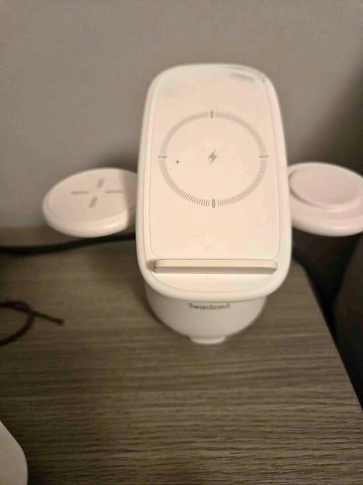 Samsung phone charging station