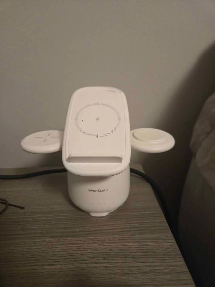 Samsung phone charging station - photo 2