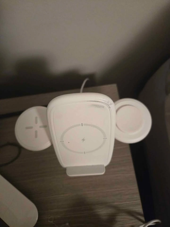 Samsung phone charging station - photo 4