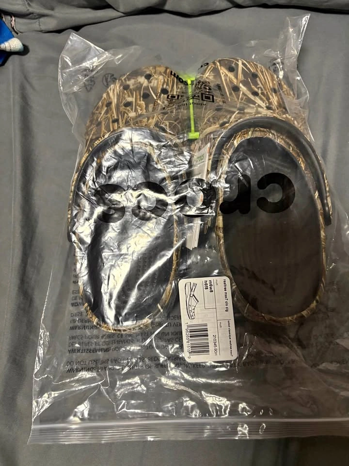 Crocs Classic Realtree Max-7 Clogs Size M6/W8