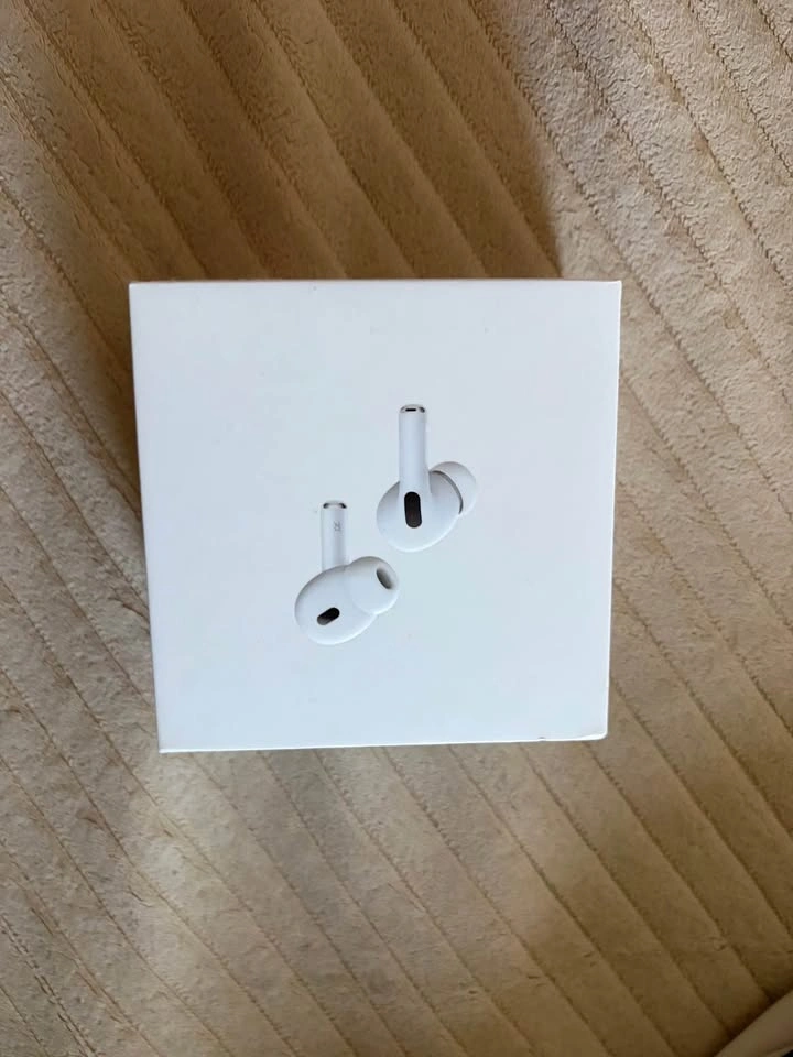 Genuine Apple AirPods Pro 2 USB-C - Excellent Condition - photo 2