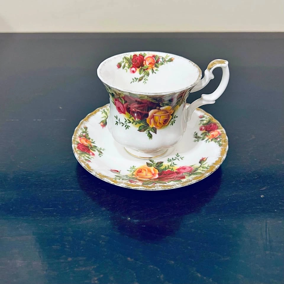 Royal Albert Old Country Roses Teacup and Saucer set