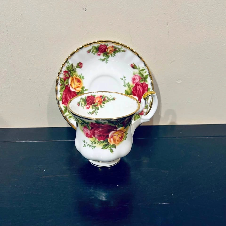 Royal Albert Old Country Roses Teacup and Saucer Set