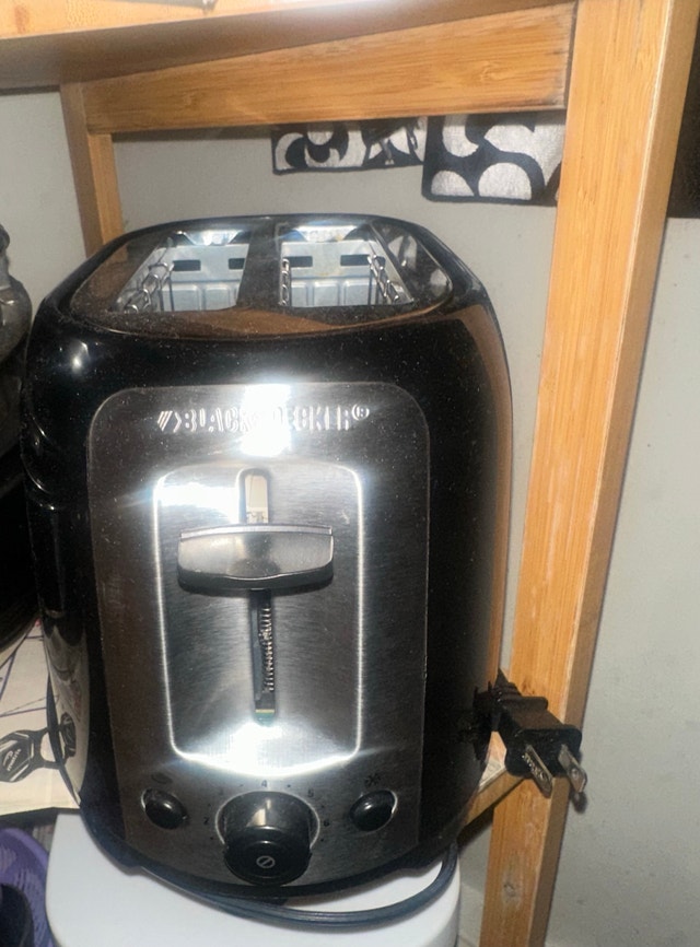 Black and Decker Toaster - photo 3