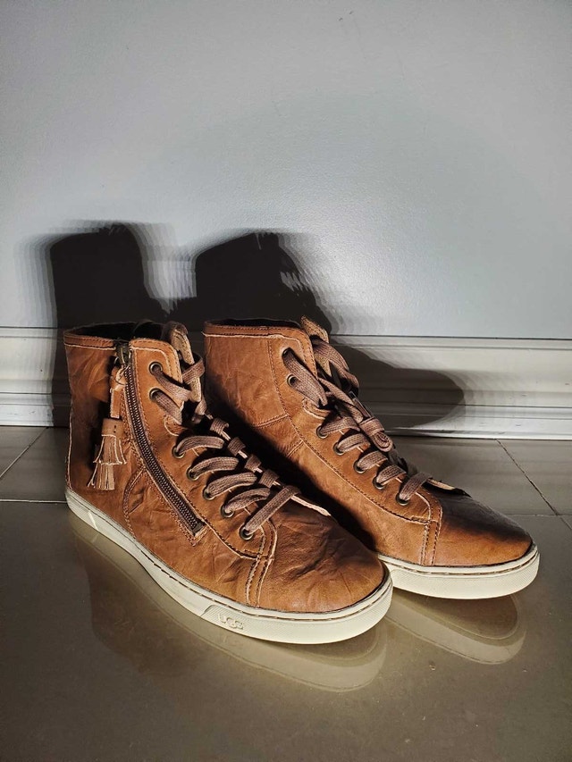 Uggs Womens blaney high top sneakers price is negotiable