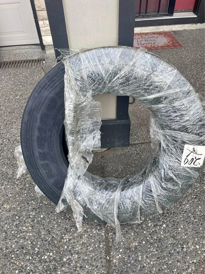 Americus AP2000 8R19.5 Commercial Truck Tire