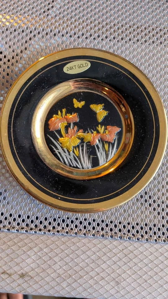 Vintage 24K Gold Trim Decorative Plate and Vase Set - photo 2
