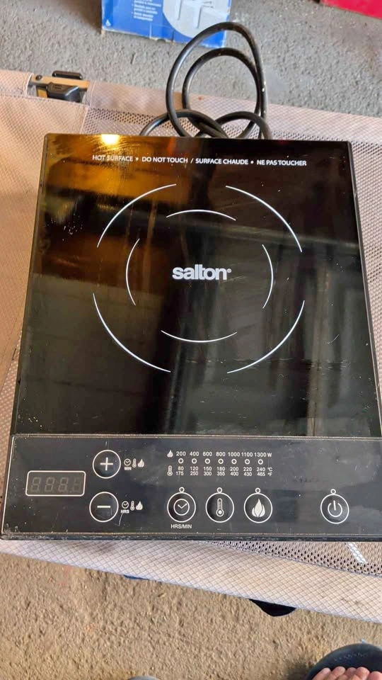 Salton ID1293 Portable Induction Cooktop