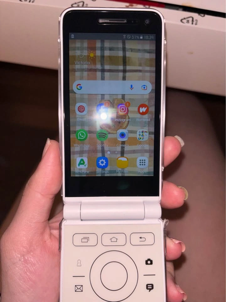 Samsung Galaxy Folder 2 - WHITE MINT COND. - photo 5