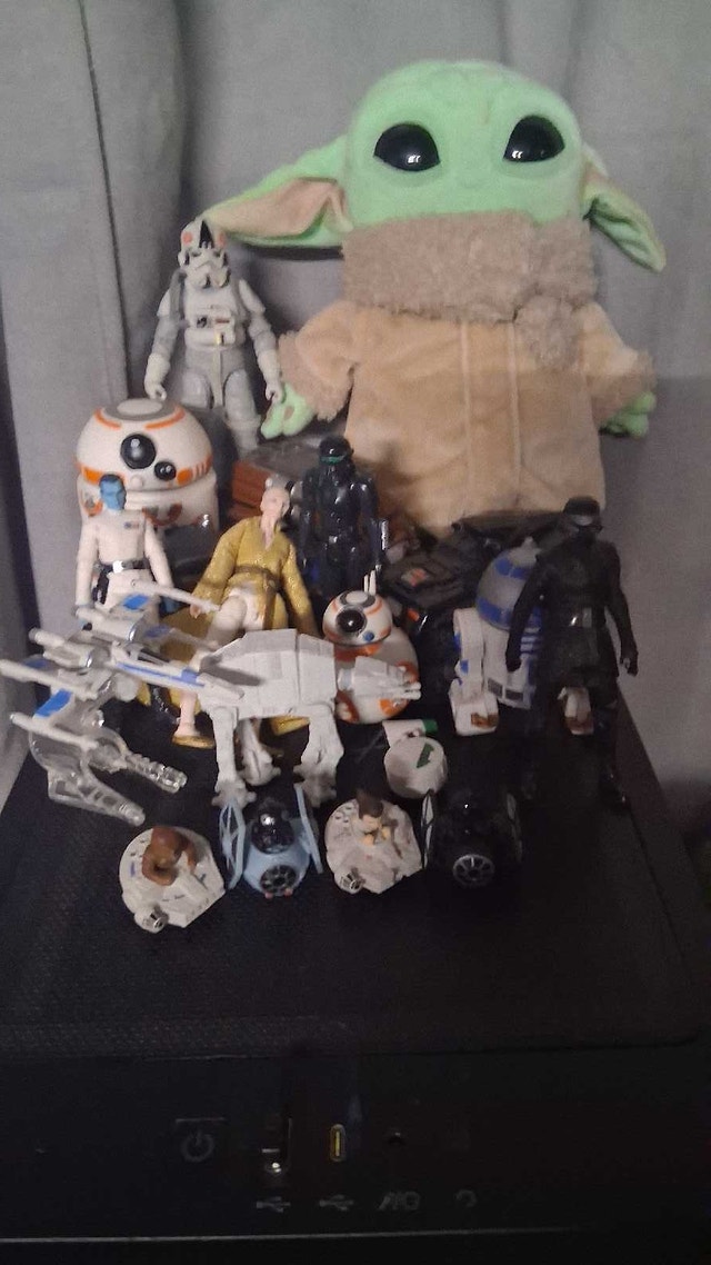 Lot of star wars figures toys and plushies