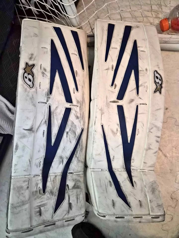 Brians goalie leg pads (25)