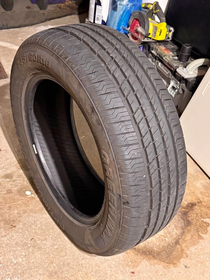 Greenmax 235/60R18 107V Extra Load Tire - Like New