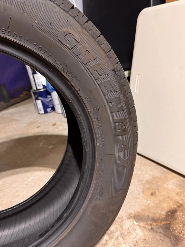 Greenmax 235/60R18 107V Extra Load Tire - Like New - photo 3