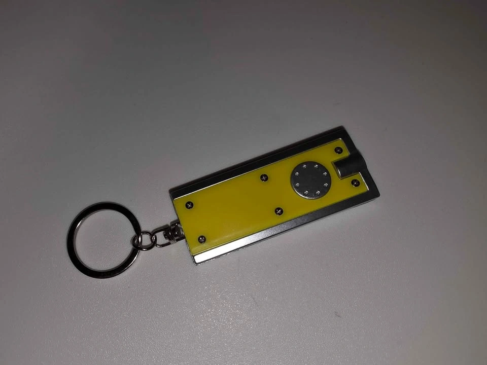 Mini LED Keychain Flashlight - photo 2