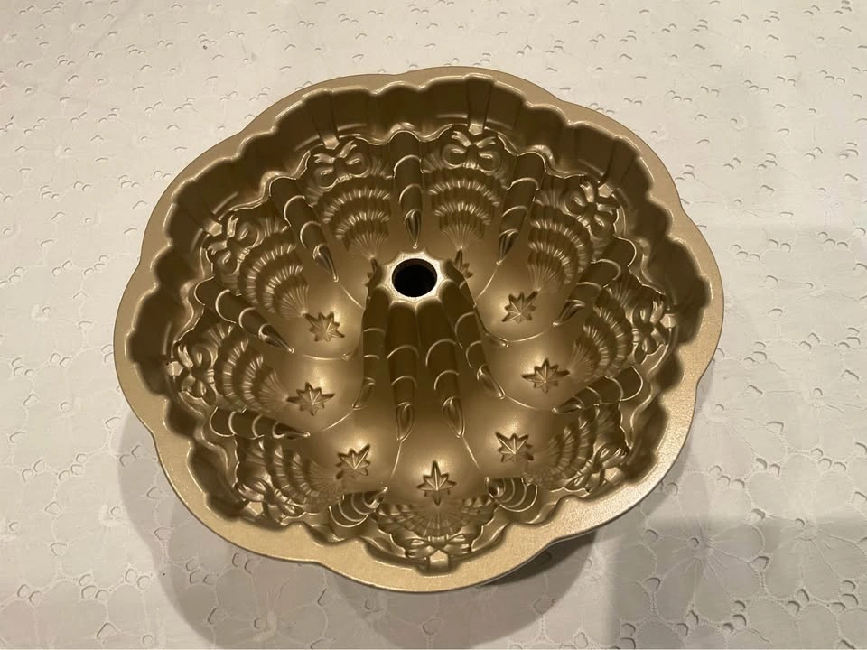 Nordicware Premier Collection Very Merry Bundt Pan - photo 4