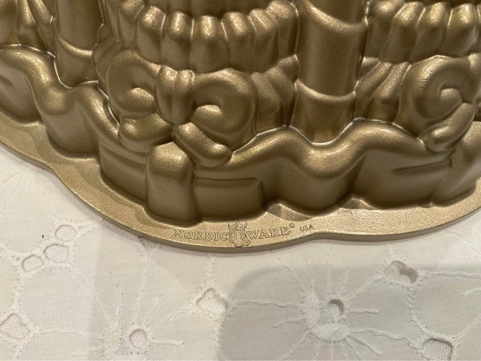 Nordicware Premier Collection Very Merry Bundt Pan - photo 5