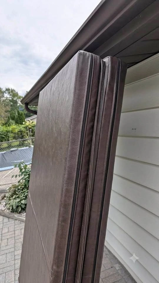 Dark Brown Bi-Fold Insulated Hot Tub Cover - 84" x 84"