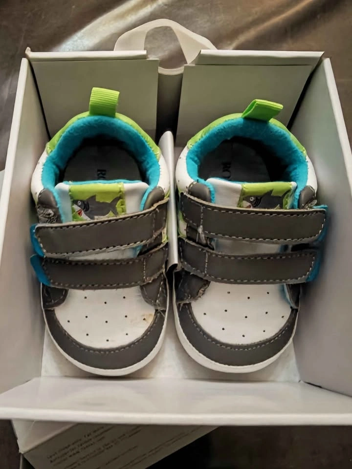 (Brand New) Robeez Brooks First Kicks 9-12M - photo 2