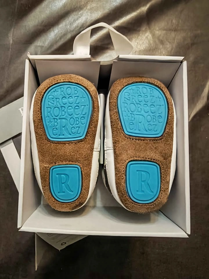 (Brand New) Robeez Brooks First Kicks 9-12M - photo 3