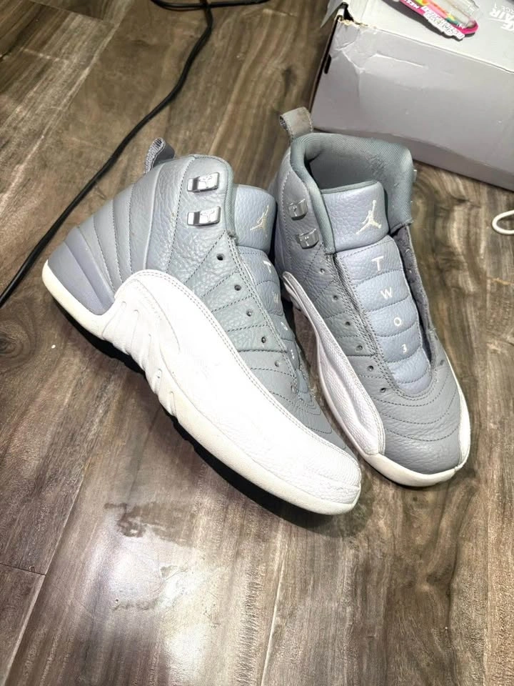 Jordan 12s 6.5 youth - photo 3