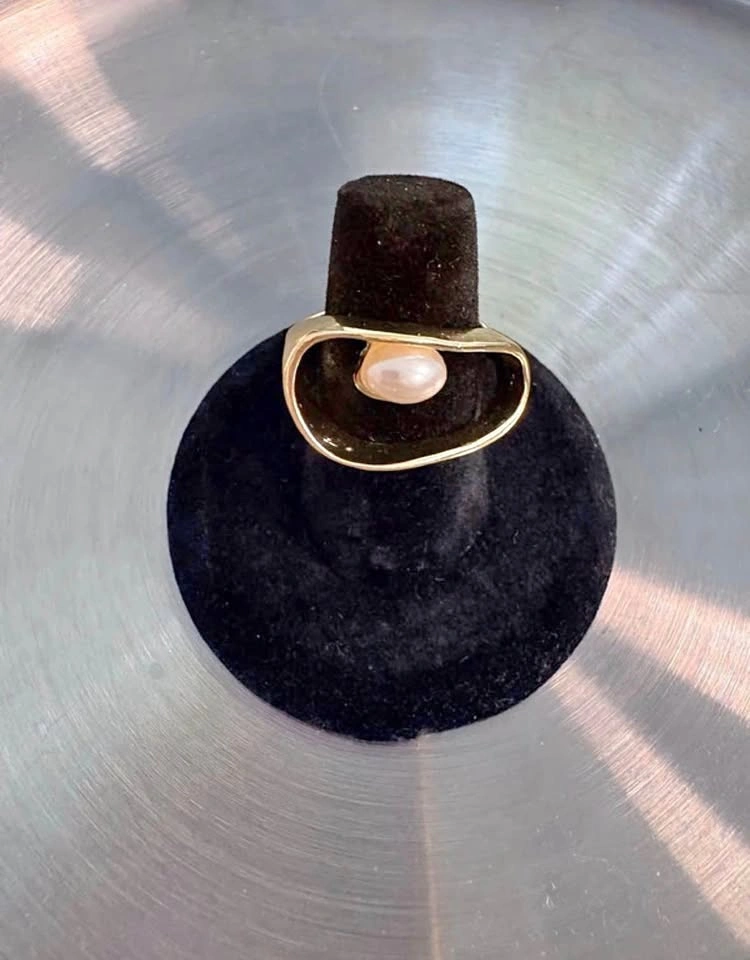 Floating Pearl ring