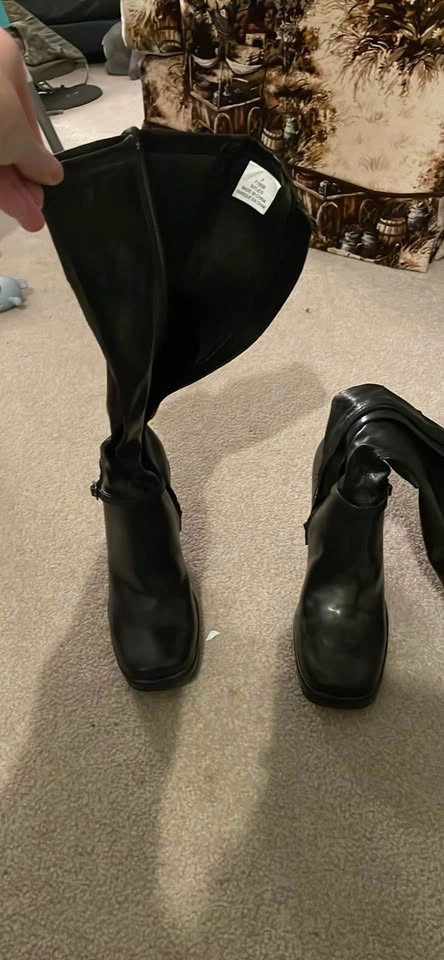 Nyles Black Knee-High Heeled Boots Size 7
