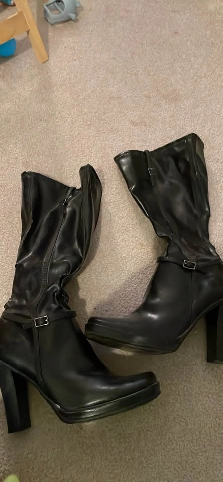 Nyles Black Knee-High Heeled Boots Size 7 - photo 2
