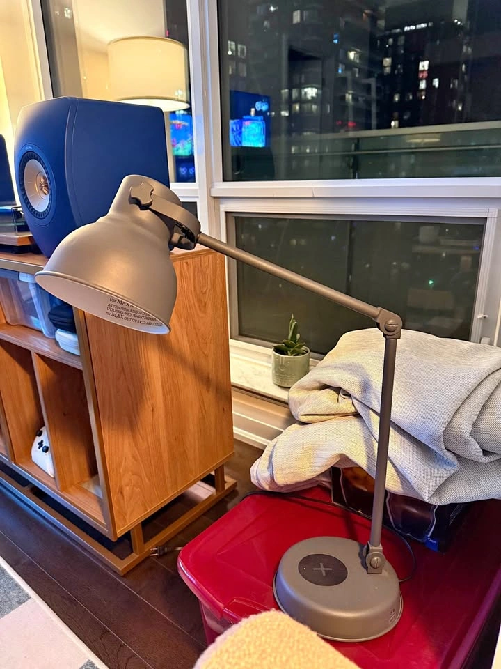 IKEA HEKTAR Desk Lamp w/ Wireless and USB charging station