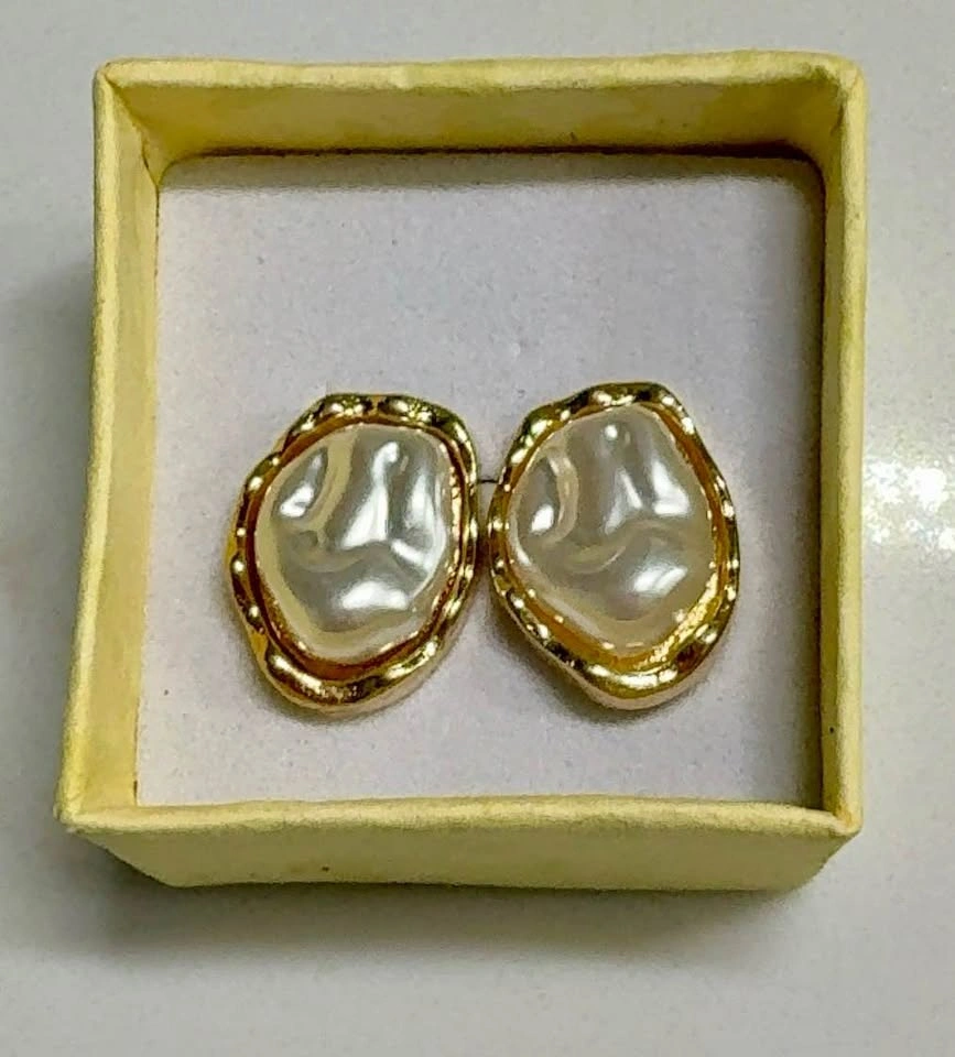 Gold tone earrings - photo 3