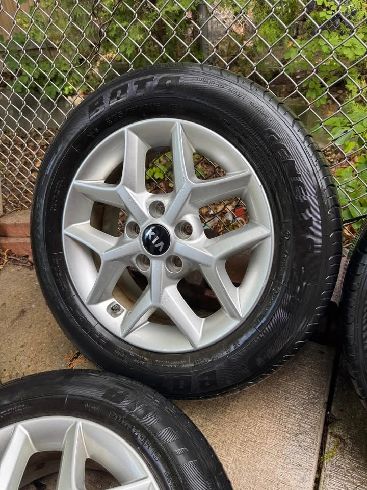 KIA Seltos Soul and Hyundai Kona Tires on Rims 205 60 R16 - photo 2