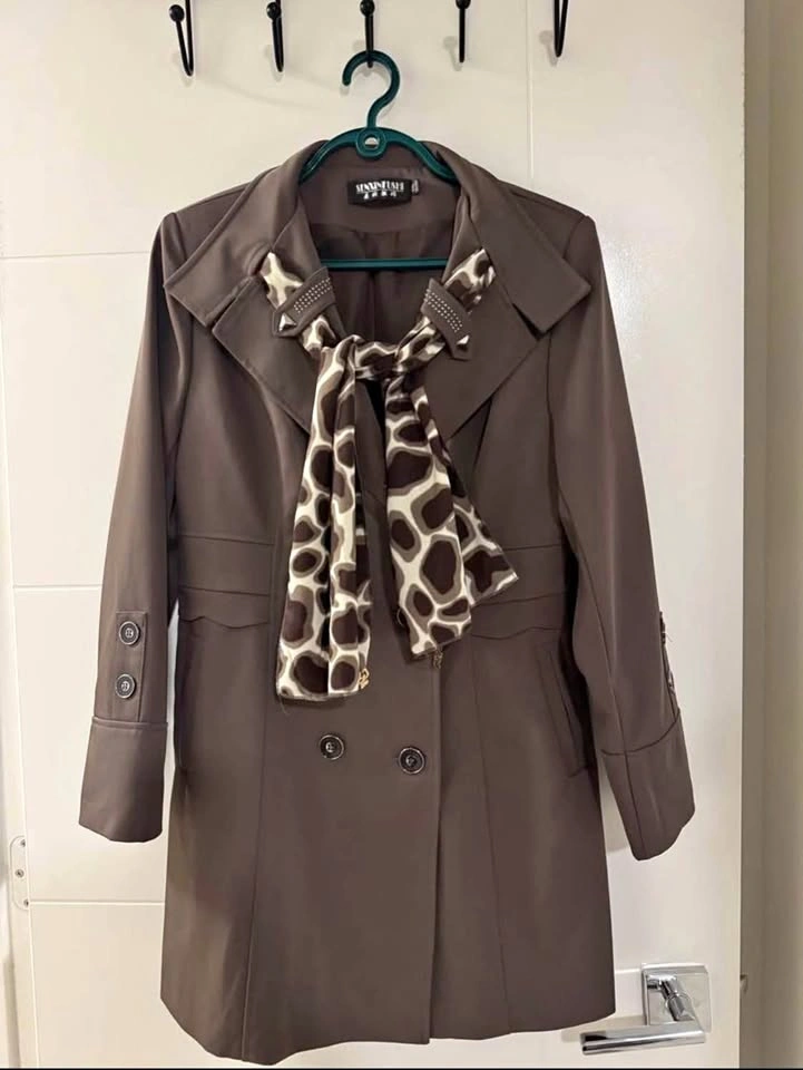 Lady’s trench coat size XXL