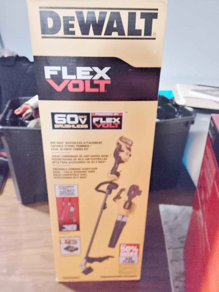 DEWALT FLEXVOLT Brushless String Trimmer/Axial Blower Kit - photo 3