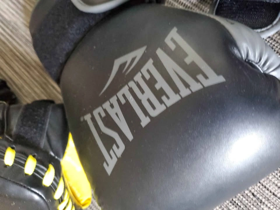 Everlast Powerlock Training Gloves and Elite Mini Mitts - photo 4