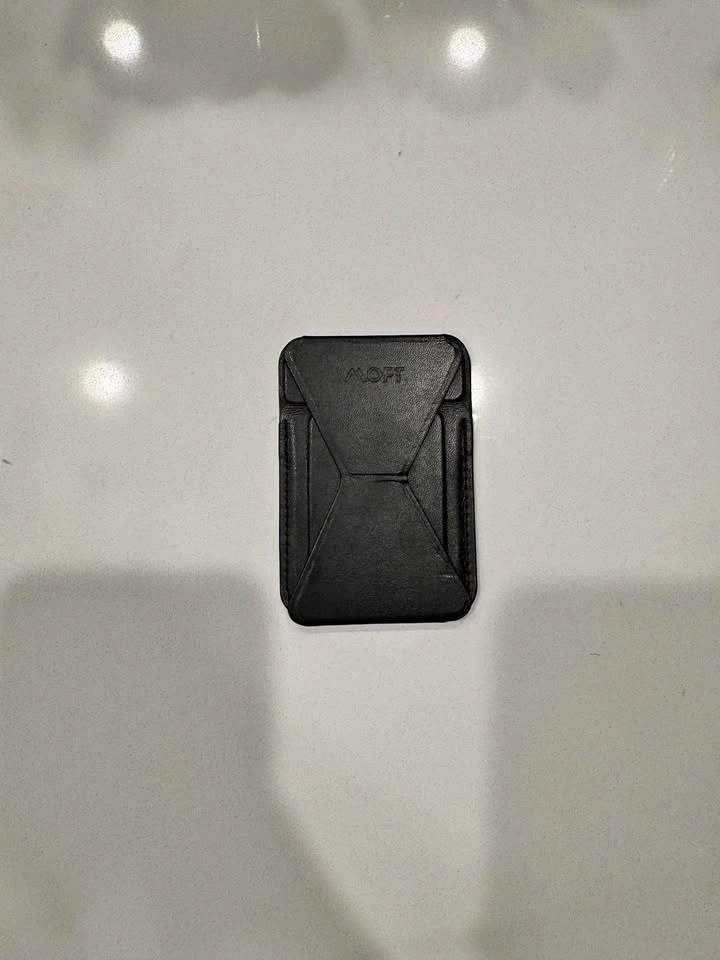 Moft Snap-on Phone Stand & Wallet Black