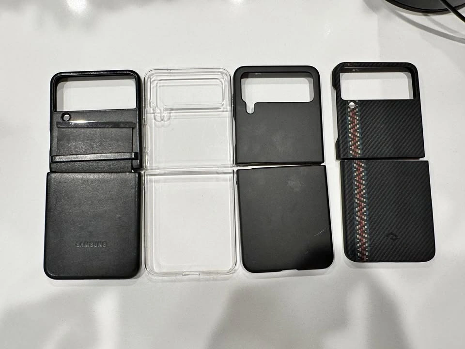 Samsung Galaxy Flip 4 Cases (Samsung, Pitaka)
