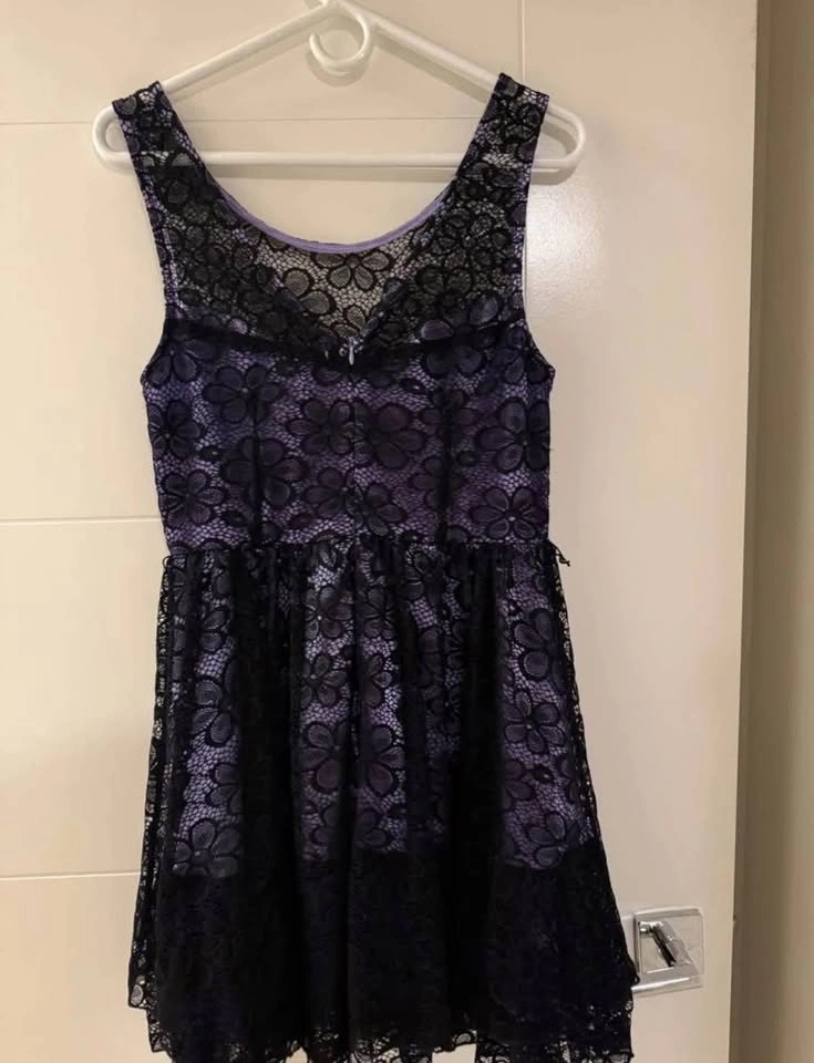 Purple lace dress size medium - photo 2