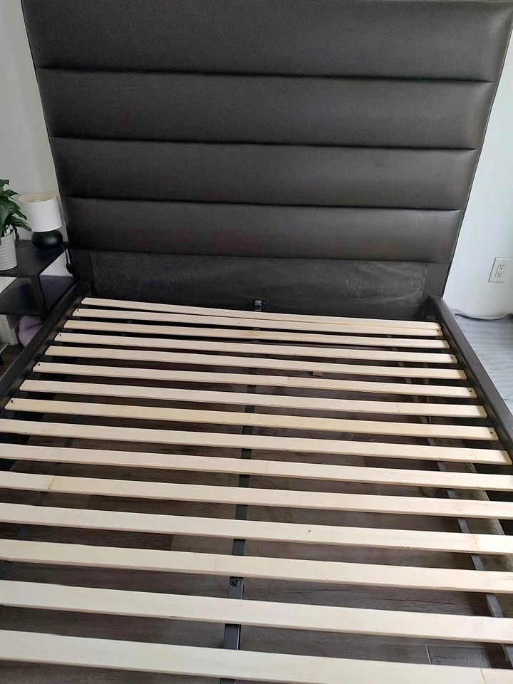 Bed frame - Queen, leather body, centre support