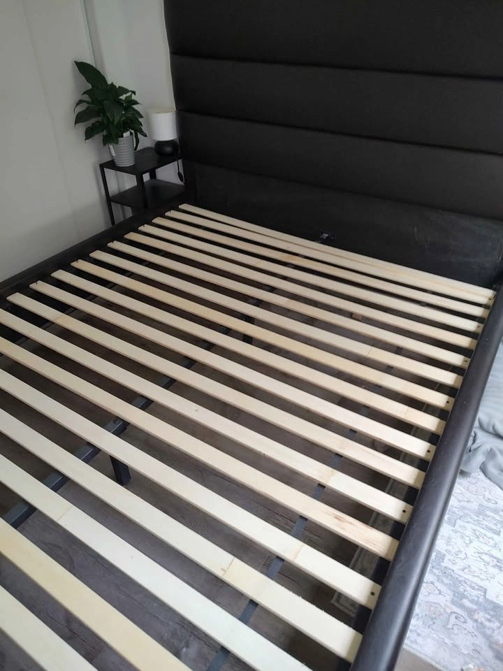Bed frame - Queen, leather body, centre support - photo 5