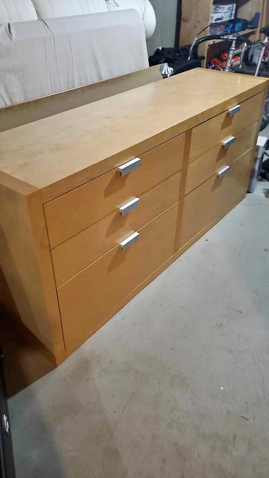 Modern 6-Drawer Light Wood Dresser