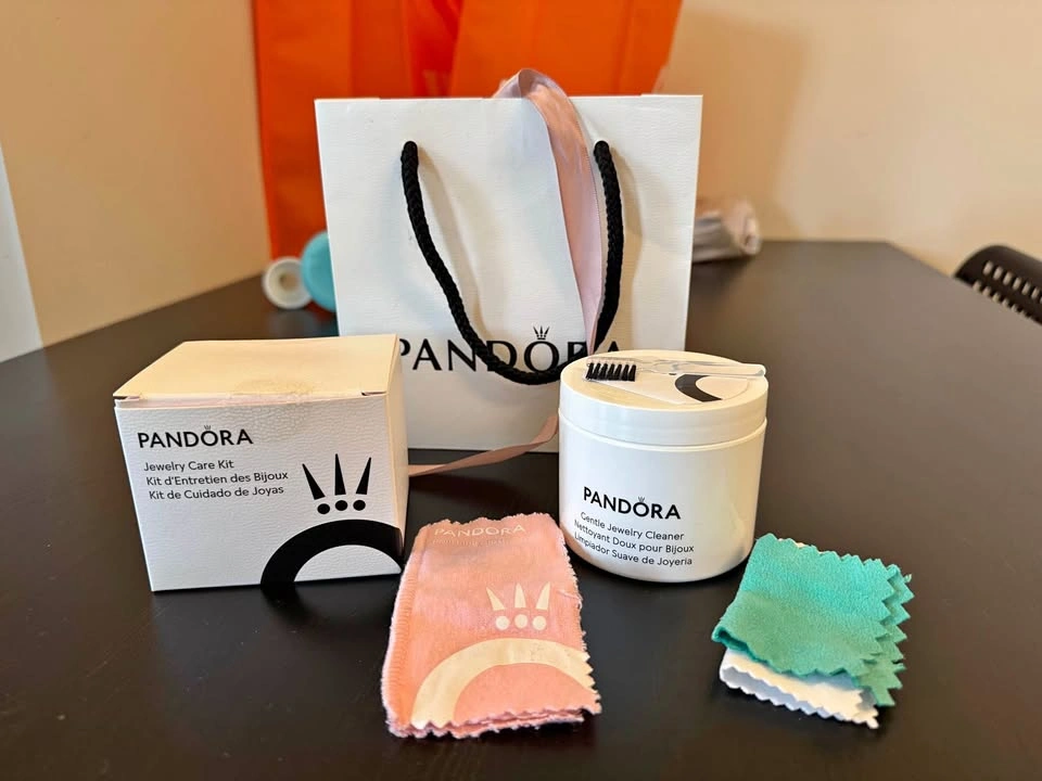 Pandora Jewelry Care Kit & jewelry polishing cloths
