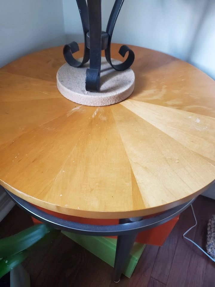 Round Wood table. Needs sanding on top but great base. - photo 2
