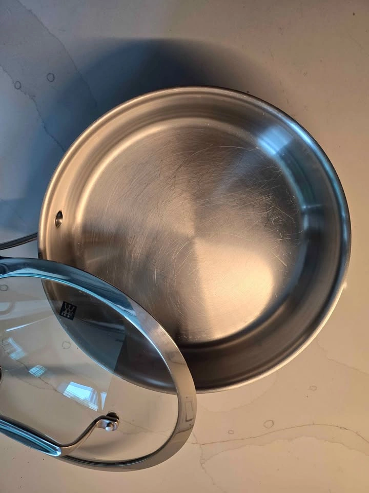 ZWILLING 3-Ply Stainless Steel Frying Pan + Glass Lid – 10" - photo 2