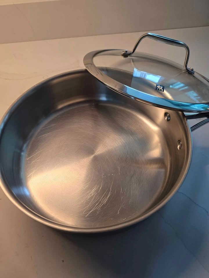 ZWILLING 3-Ply Stainless Steel Frying Pan + Glass Lid – 10" - photo 3